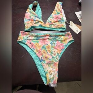 BRAND BEW BILLABONG REVERSIBLE BIKINI